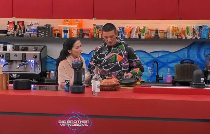 Vullneti i shpjegon Xhenetës dallimin me qurës dhe pulës (VIDEO)