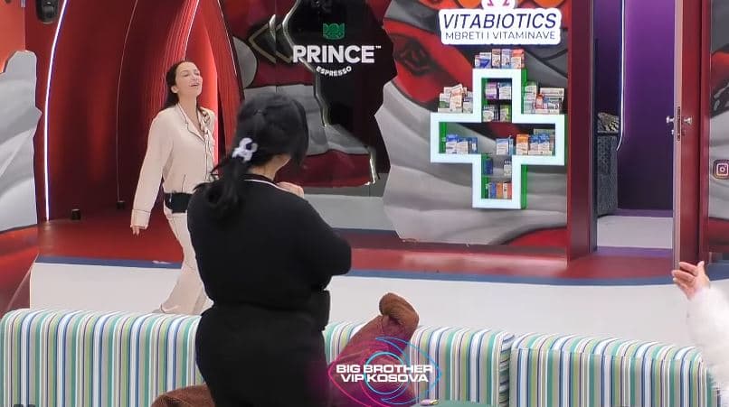 "A dëshiron me ma pa?", përplasje mes Xhenetës dhe Rovenës, ndërhyn edhe Gresa! (VIDEO)