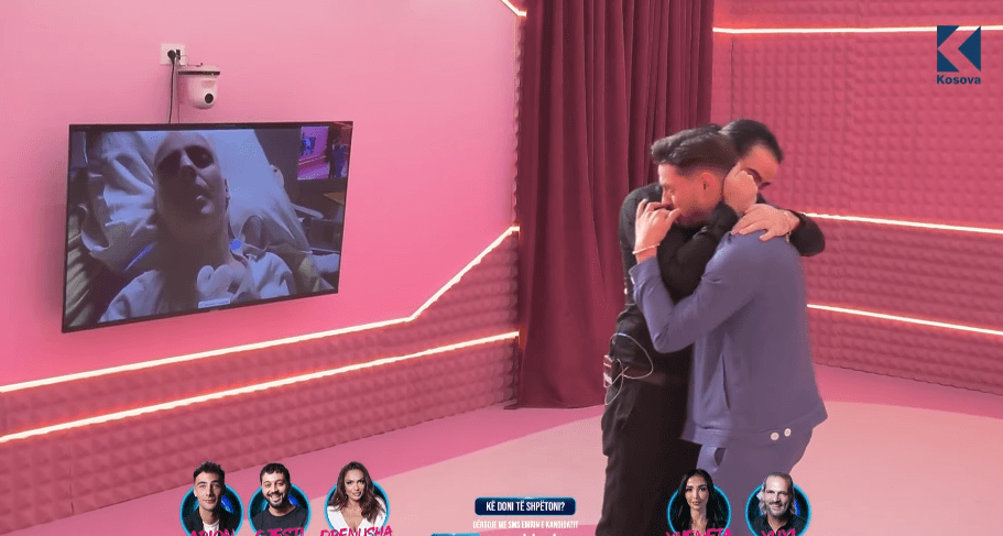"Kena me ja dal" - Leo shpërthen në vaj, pasi komunikon me Robertin (VIDEO)