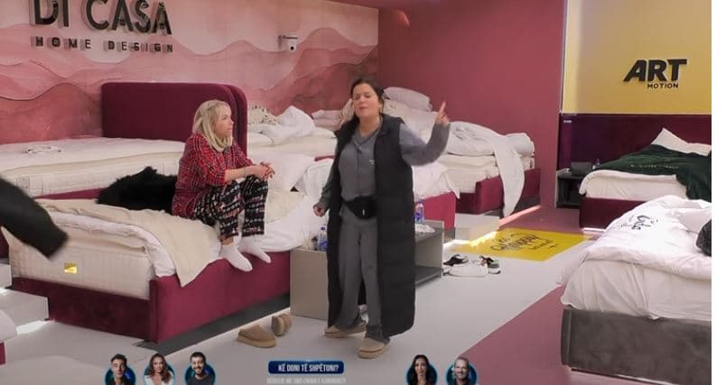 Debat i ashpër mes Gresës dhe Sarës pas darkës së nominuarve (VIDEO)