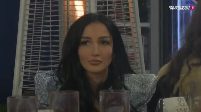 "Zarf i zi për Xhenetën", ja çka shkruan në të! (VIDEO)
