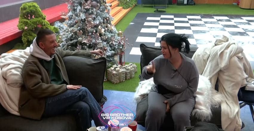 Xuxi, ironizon me Drilonin: I preferuari i publikut nuk e dinte se kush është Ismail Kadare! (VIDEO)