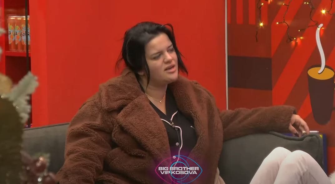 “E dini si janë shqiptarët”, Gresa e mërzitur flet për babanë e saj pas debatit me Vullnetin (VIDEO)