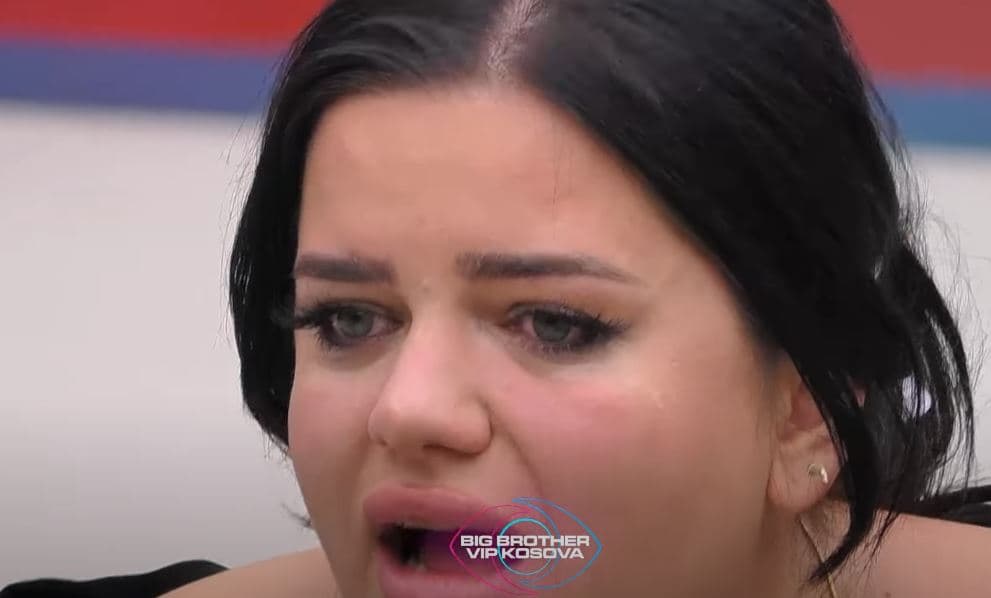 Gresa shpërthen në lot gjatë debatit me Vullnetin: Mos ma përmend babanë (VIDEO)
