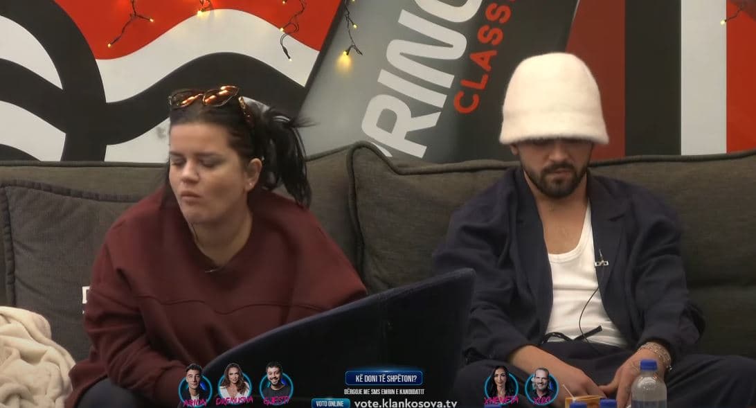 Gjesti i dëshpëruar për mosrealizimin e këngës së tij (VIDEO)