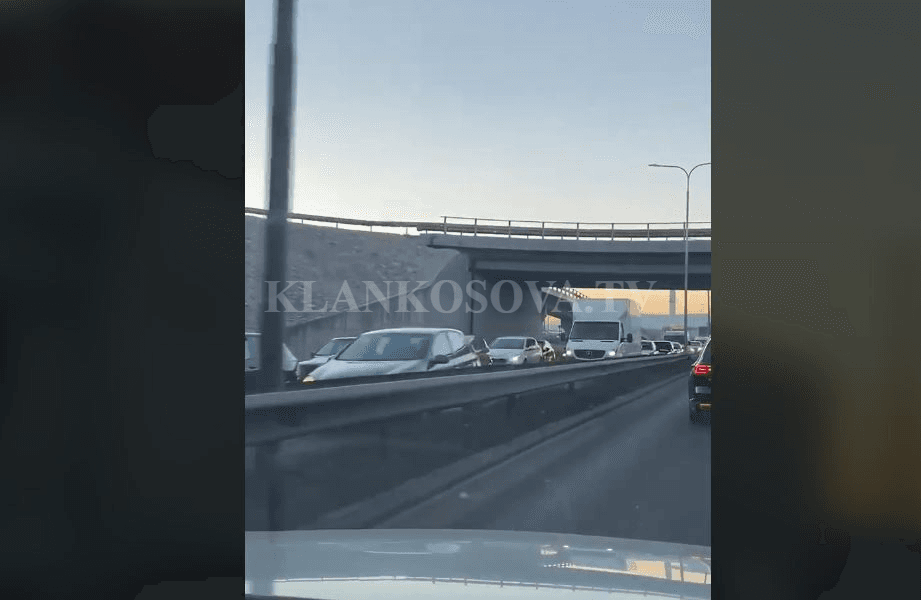 Kolonë kilometrike nga Komorani për Prishtinë (VIDEO)