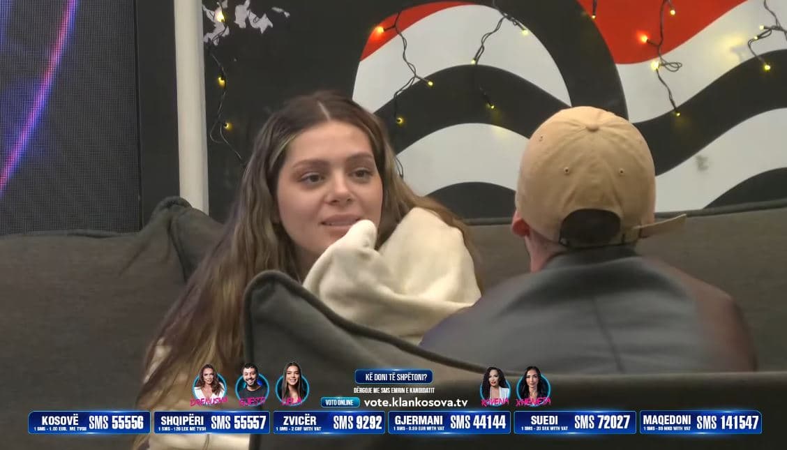 Lela dhe Leo diskutojnë për familjet e tyre dhe jetën jashtë