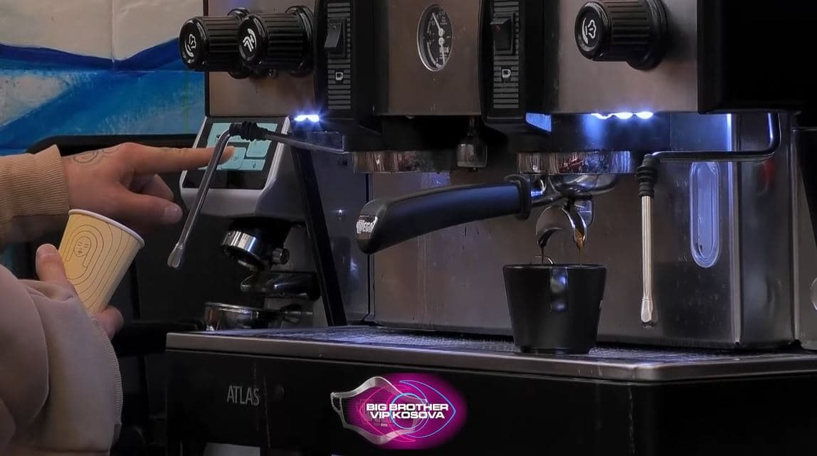 Drenusah dhe Gjesti përgatisin bashkë Prince Caffe në mëngjes