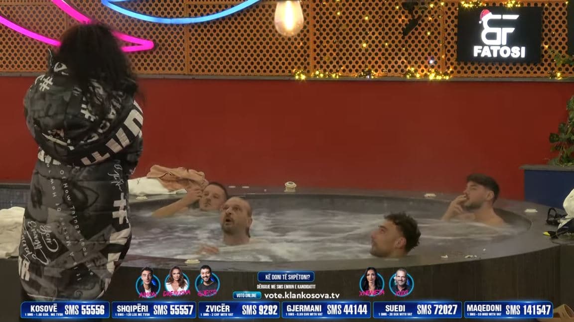 Rovena i tregon Xuxit për puthjen e Gjestit, Xuxi acarohet (VIDEO)