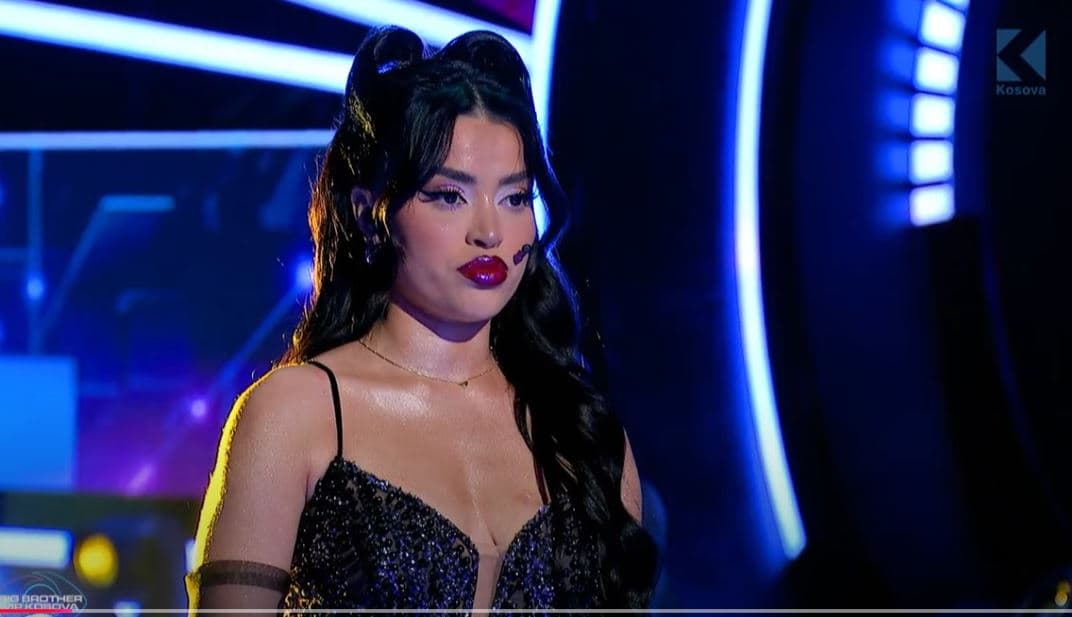 "Merre kurdelin dhe futu brenda" - Anisa me ironi të ashpër ndaj Gjestit! (VIDEO)