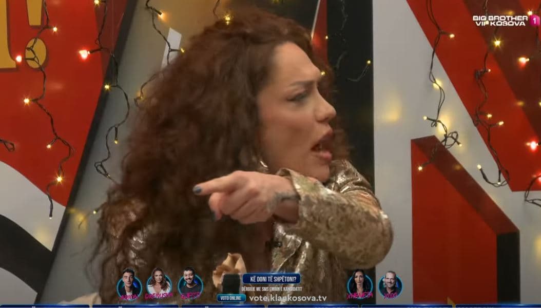 ‘Miss Silikoni, Miss Lupqi’ – Drenusha dhe Arioni përplasen në darkën e të nominuarve (VIDEO)