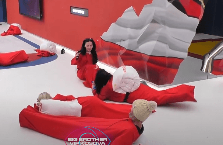 Xheneta i jep energji Gresës, e spërkat me pijen Go Plus! (VIDEO)