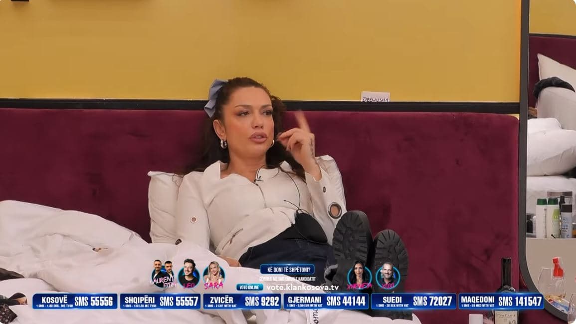 Edhe Drenusha e mërzitur pas realizimit të fotografive me fëmijët (VIDEO)