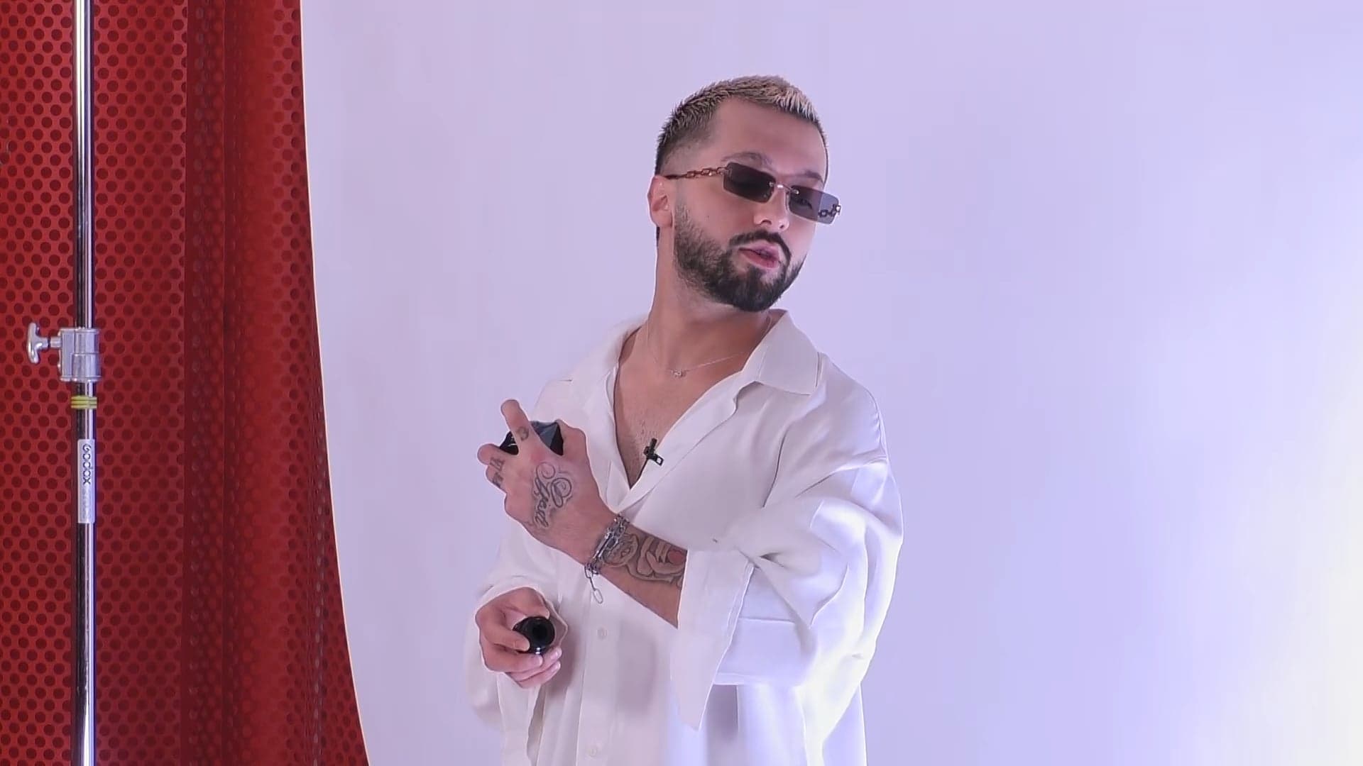 “U kry çdo sen”, Gjesti e fut shprehjen e tij të famshme edhe në reklamë (VIDEO)