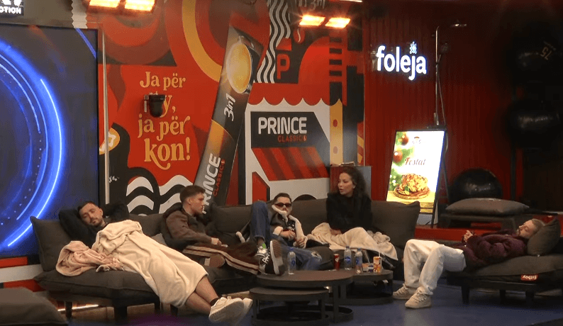 Gjesti e pyet Drilonin nëse i pëlqen Sara, Gresa i thotë se po e zvarrit qëllimshëm situatën (VIDEO)