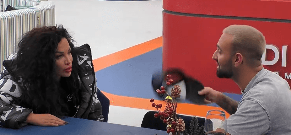 ''Për një kapuç - super spiun'', Gjesti, Rovena e Kevini përqeshin Paulin (VIDEO)