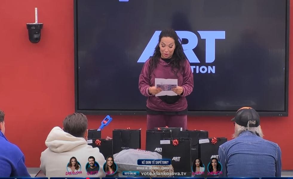"Ah, sa e bukur" - komenti i Rovenës për dhuratën dhe mesazhin nga ArtMotion (VIDEO)
