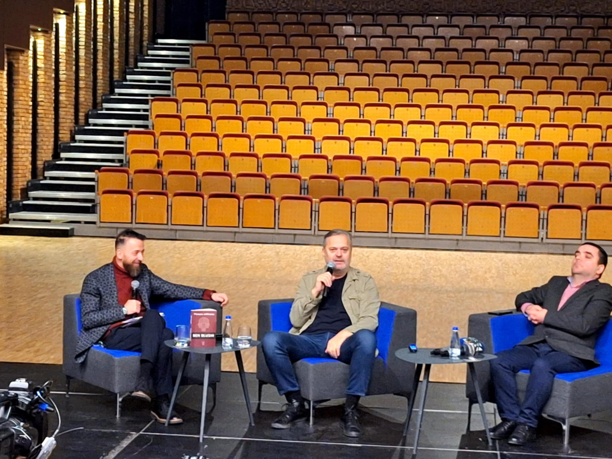 Promovohet në Prishtinë romani ''Parajsa Artificiale''