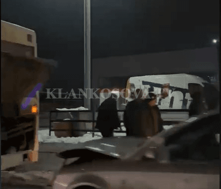 Aksident zinxhiror në rrugën Prishtinë-Fushë Kosovë (VIDEO)