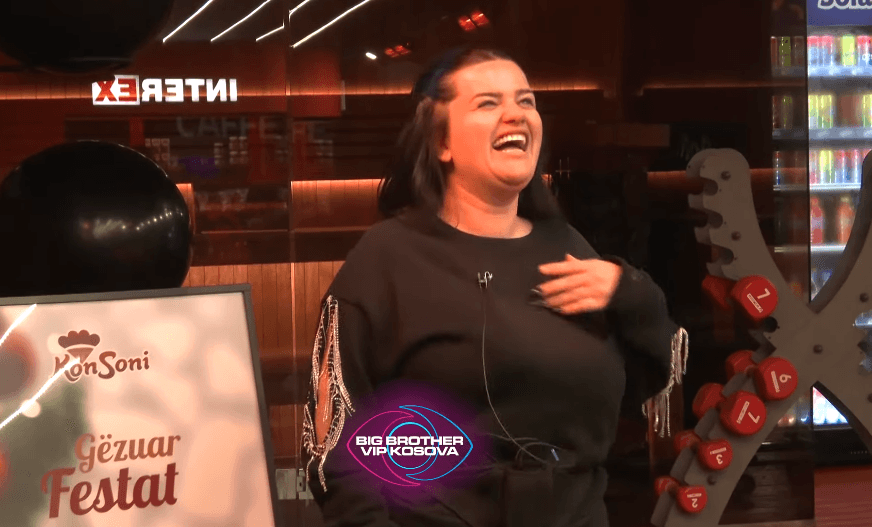 "Po ta marrin anën", Vullneti ngacmon Gresën për flokët (VIDEO)