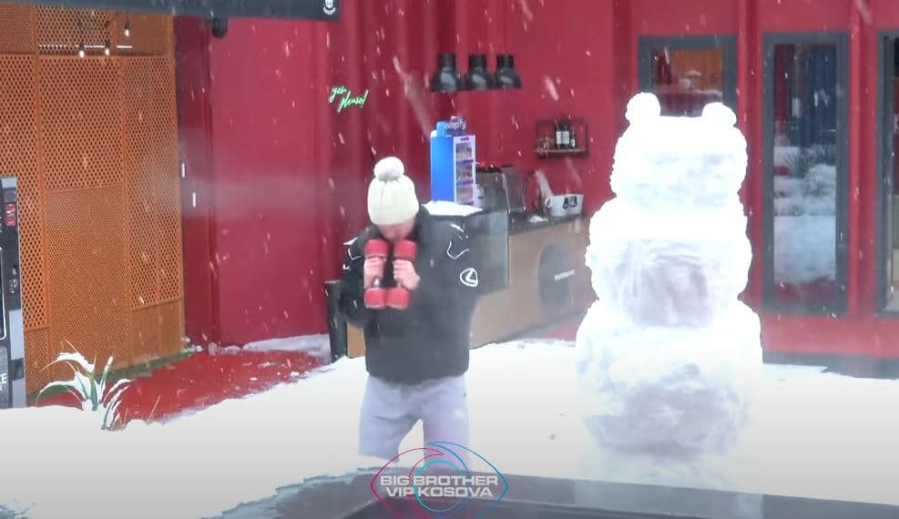 Finalisti i parë i BBVK 3, nis ditën në disponim të mirë (VIDEO)