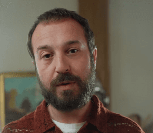 Erblin Xërxa zbulon tri gjërat më të shpeshta që dëmtojnë flokun