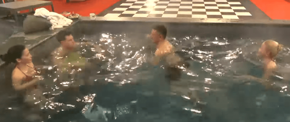 Finalistët qeshin me zhargonin e të të folurit të Shqipërisë (VIDEO)