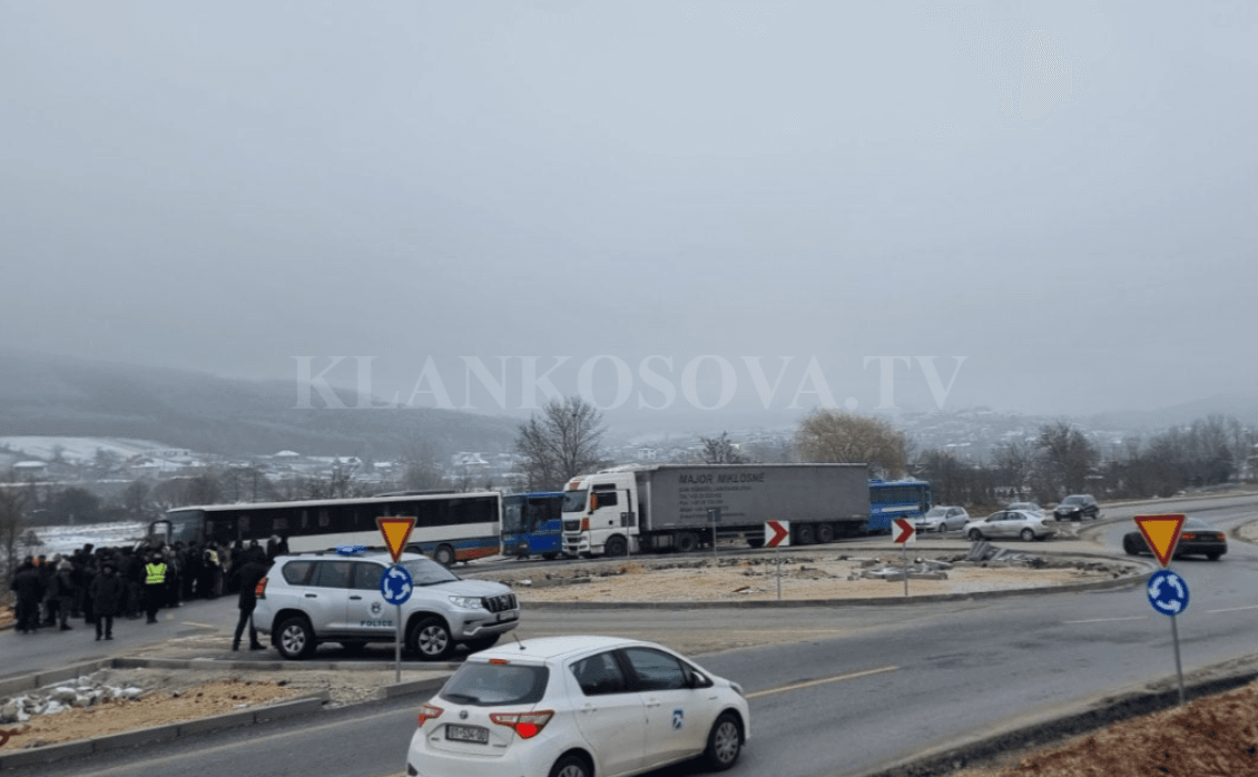 Sot protestohet në Lluzhan, shkak problemet me transportin publik (VIDEO)
