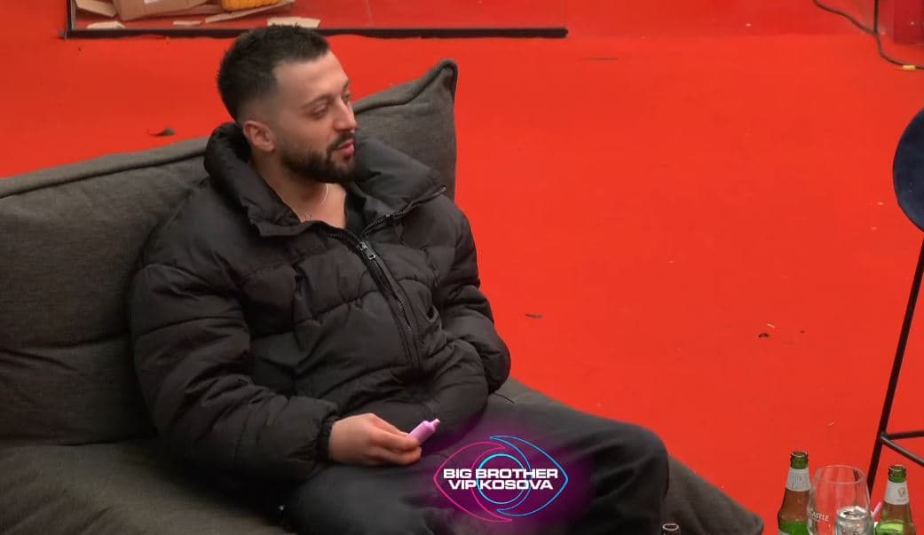 Gjesti tregon se sa shumë i ndjen këngët e tij (VIDEO)