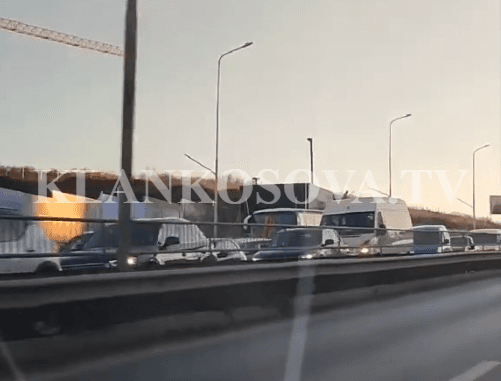 Krijohen kolona të gjata në Veternik (VIDEO)