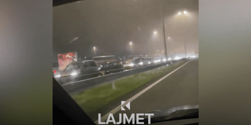 Raportohet për kolona të gjata për të hyrë në Kroaci, nga Serbia (VIDEO)