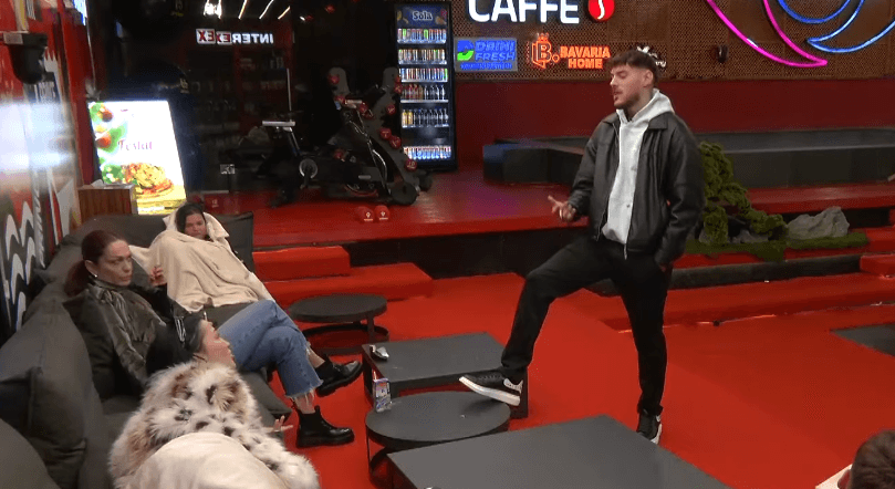 Përplasen Xheneta me Leon, ky i fundit e quan "Gold Digger" (VIDEO)