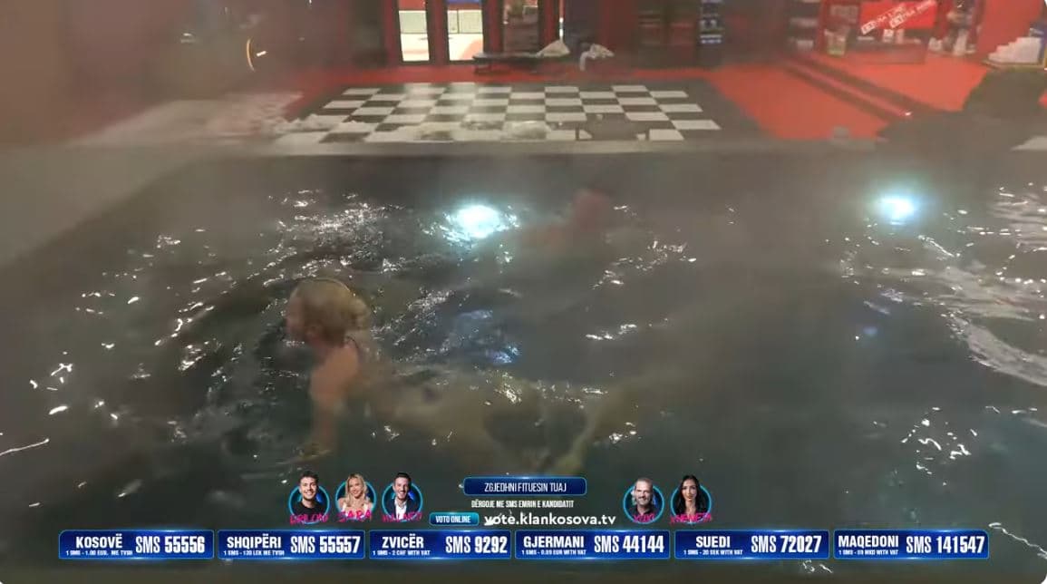 Sara dhe Vullneti këndojnë e kërcejnë në pishinë (VIDEO)