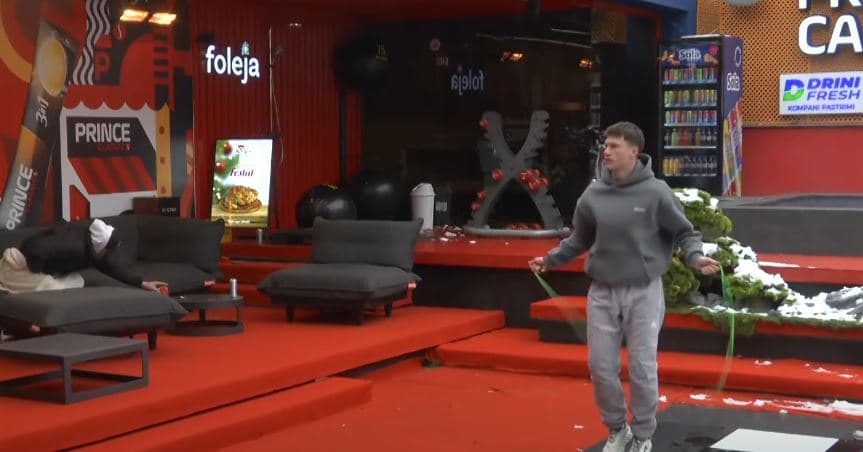 Driloni nis ditën plot energji, duke ushtruar (VIDEO)