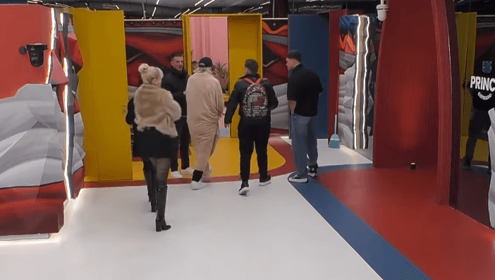 Rezi përshëndetet me finalistët dhe largohet nga shtëpia (VIDEO)