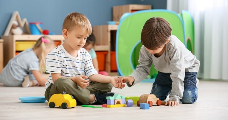 Tetë aftësi të rëndësishme sociale që duhet të zhvillojmë te fëmijët