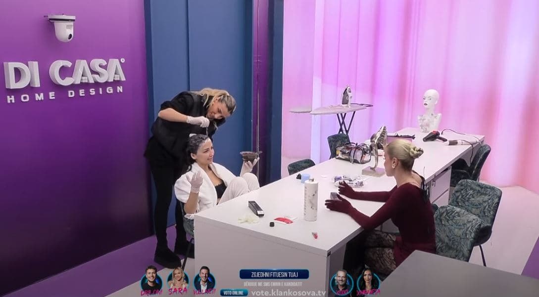 Bay T kujdeset për flokët e Xhenetës (VIDEO)