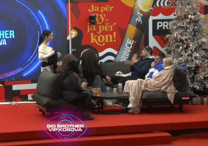 Xuxi pyet Rovenën: Ke frikë nga unë? (VIDEO)