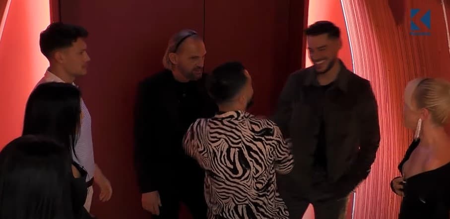 Gjesti ia jep dorën Leos: Na çove dëm (VIDEO)