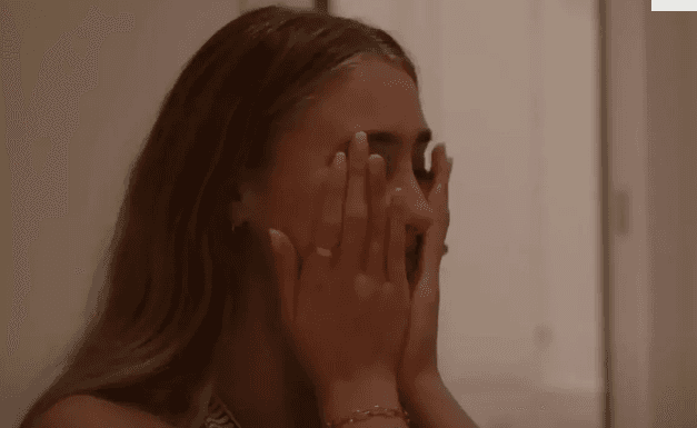 Lily Phillips shpërthen në lot pas sfidës virale ekstreme