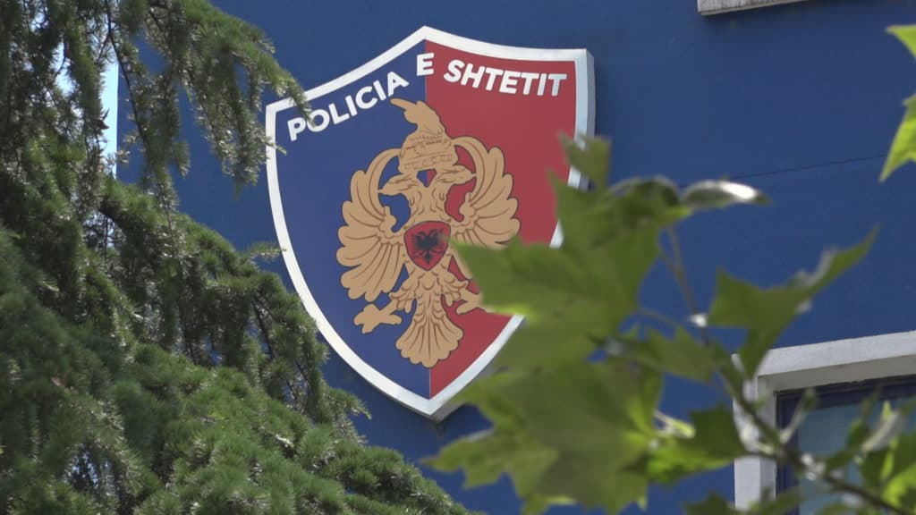 Shoqërohet në stacionin policor 56-vjeçarja që e fotografoi votën në Elbasan