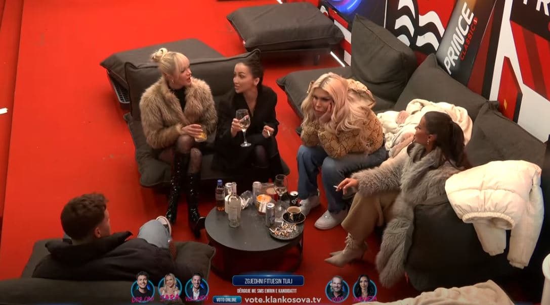 "Të shpif njeriu vetëm për lojë"- Përplasen Sara dhe Xheneta (VIDEO)