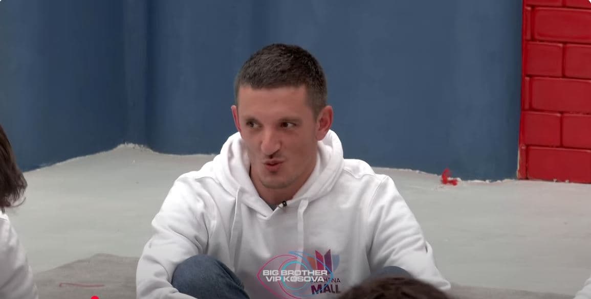 Vullneti flet hapur për orientimin e tij seksual (VIDEO)