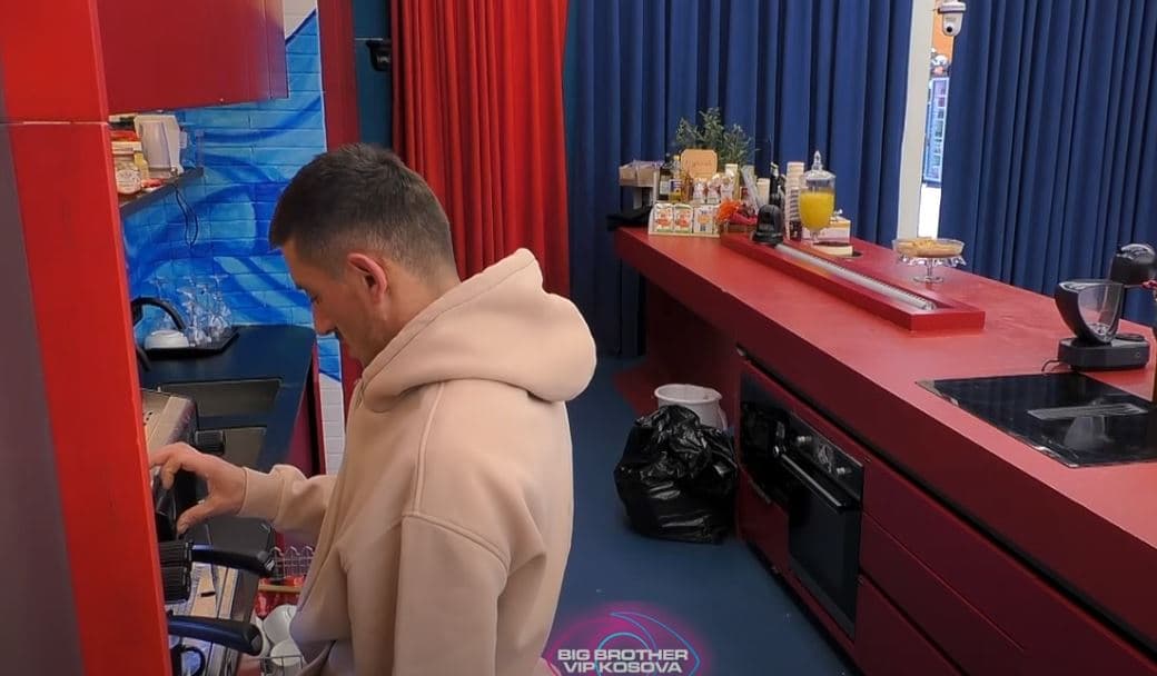 Vullneti si gjithmonë nis ditën me 'Prince Caffe' (VIDEO)