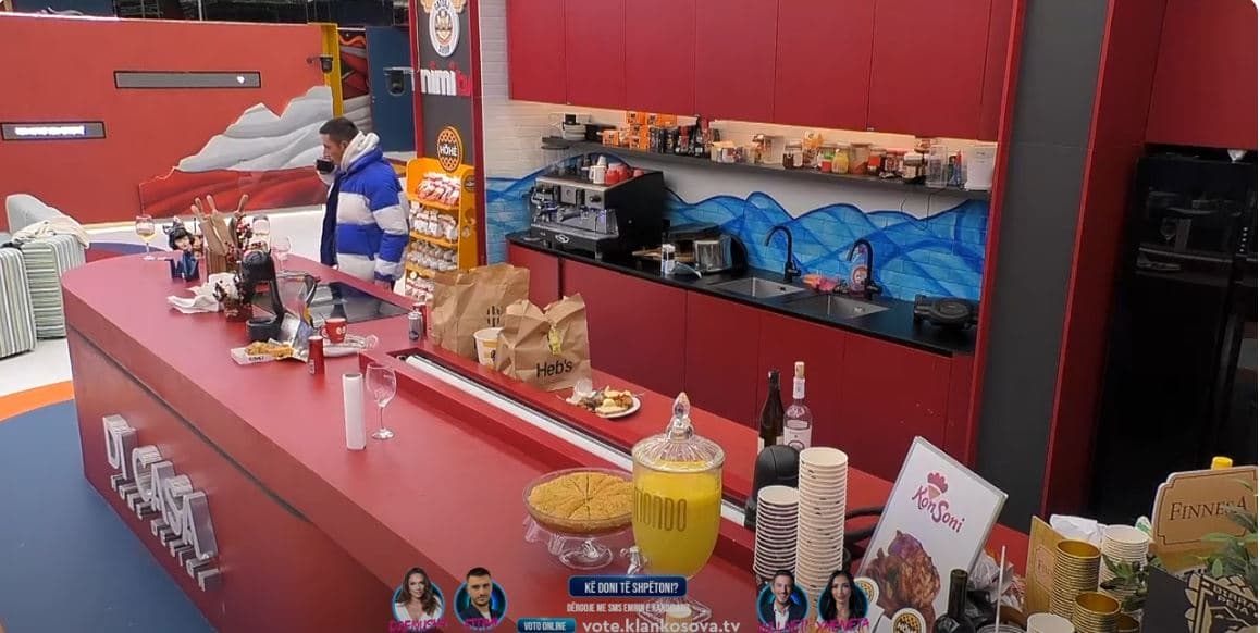 Vullneti zgjohet në humor të mirë, nis ditën me kafe e muzikë (VIDEO)