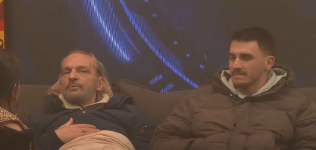 Xuxi, Gresës: Hajt, mos e komentoni Rovenën