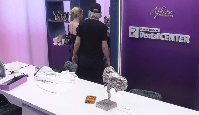 Reagimi i Sarës kur Xuxi në formë ironike i thotë "Pse a Driloni të do?" (VIDEO)