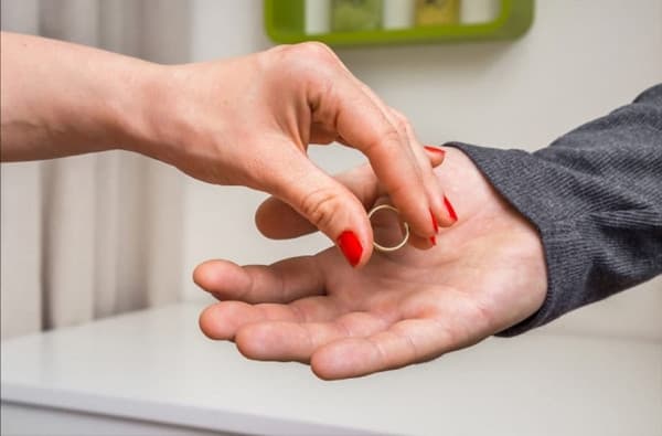 Viti i dytë i martesës më kritiku: Pse po divorcohen kosovarët? (VIDEO) 