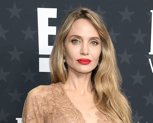 Angelina Jolie, bukuri që s’di të vyshket