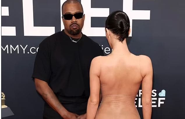 Paraqitja e Bianca Censori dhe Kanye West në tapetin e kuq merr kritika, bëhet thirrje për arrestim